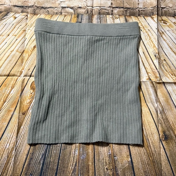 NWT Abercrombie & Fitch Sage Green Ribbed Stretch Pull On Skirt - Picture 3 of 5